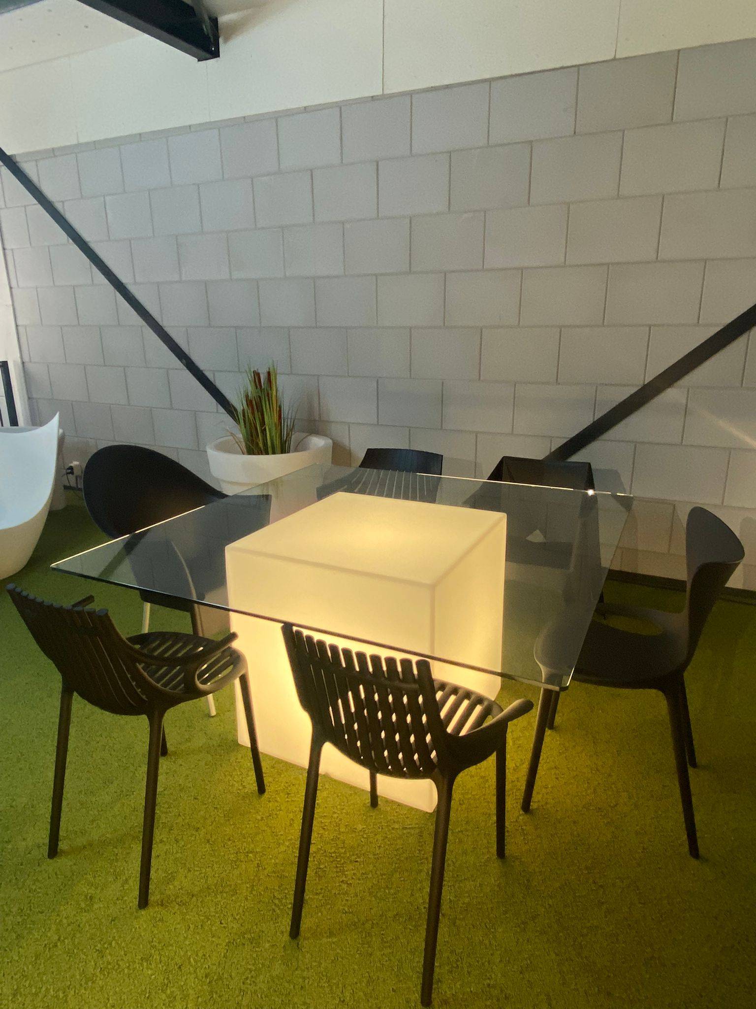 Square Table - OUTLET -