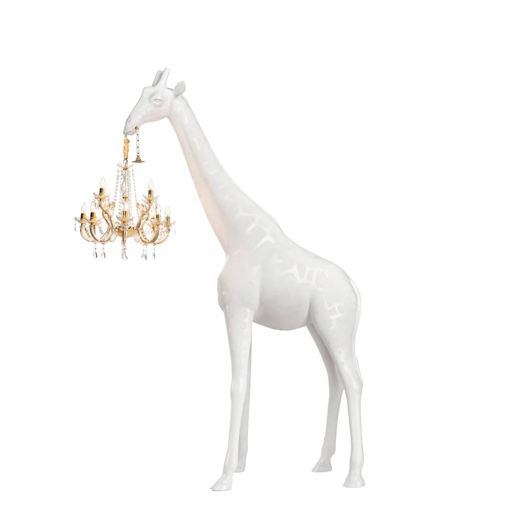 Giraffe in Love Medium