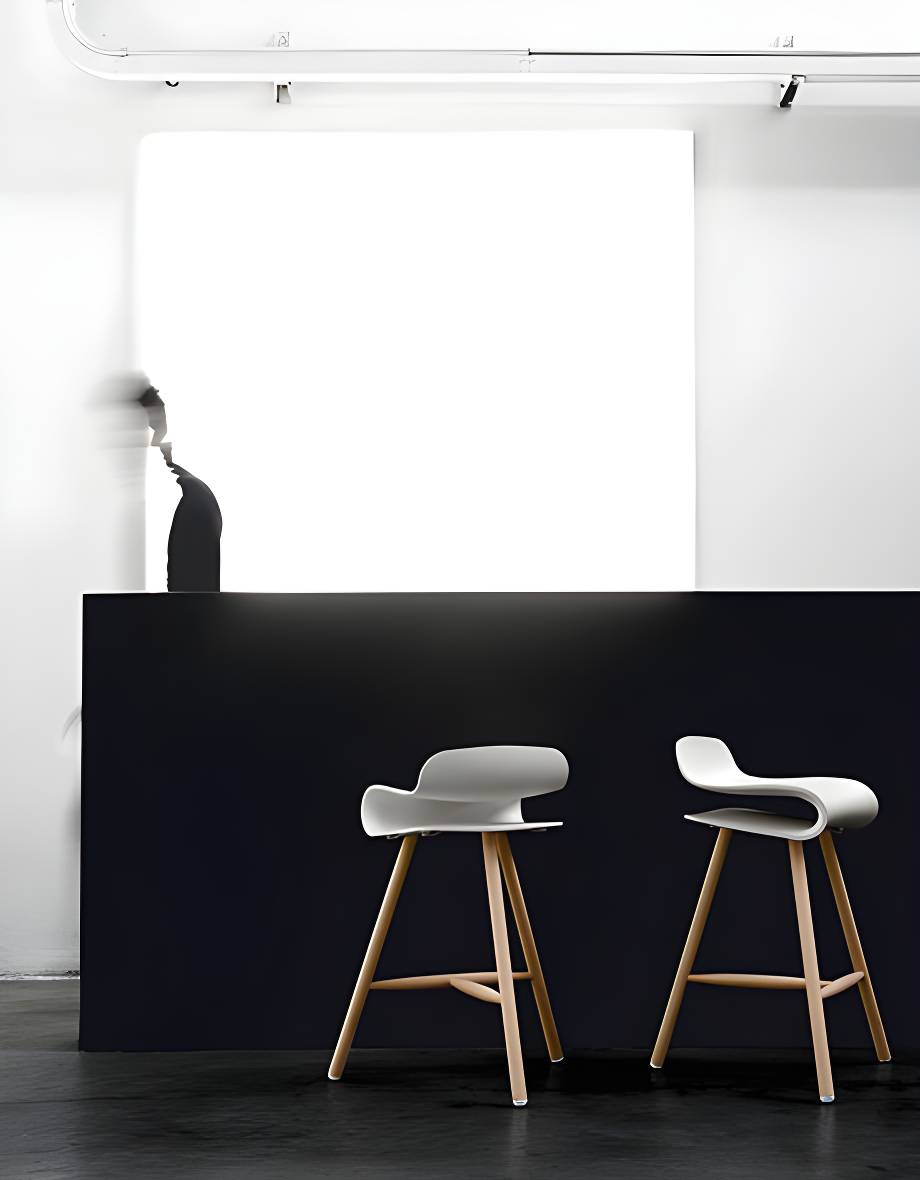 BCN - Stool on wooden base