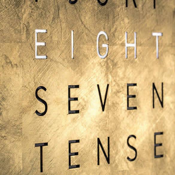 Qlocktwo Earth 180 - Gold 