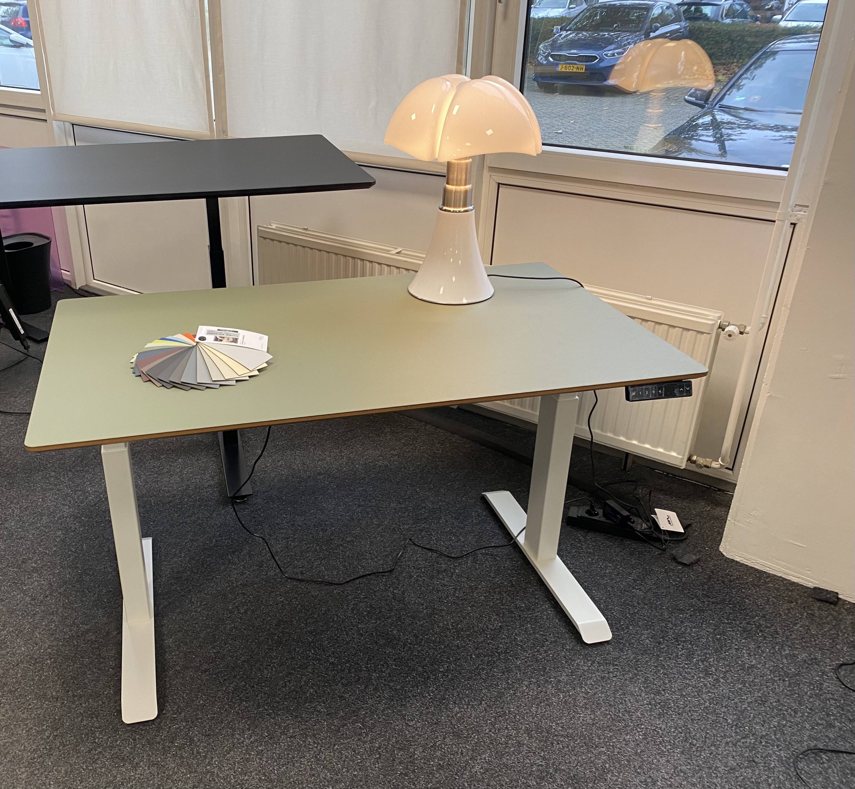 Ergo.Rise PLUS zit-sta bureau met Linoleum blad 160cm 