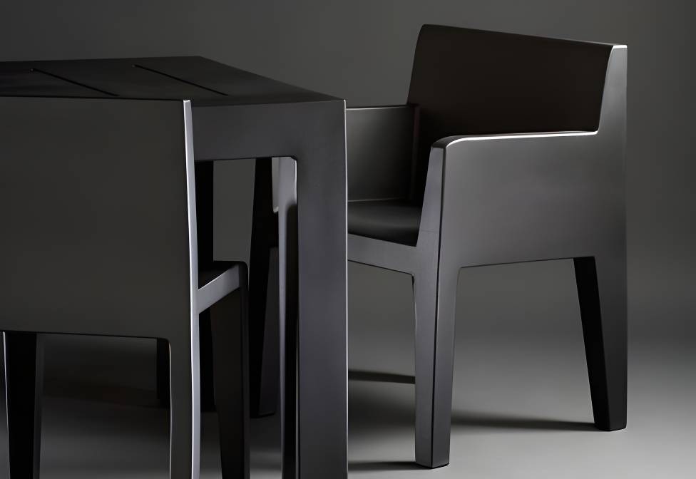 JUT Armchair